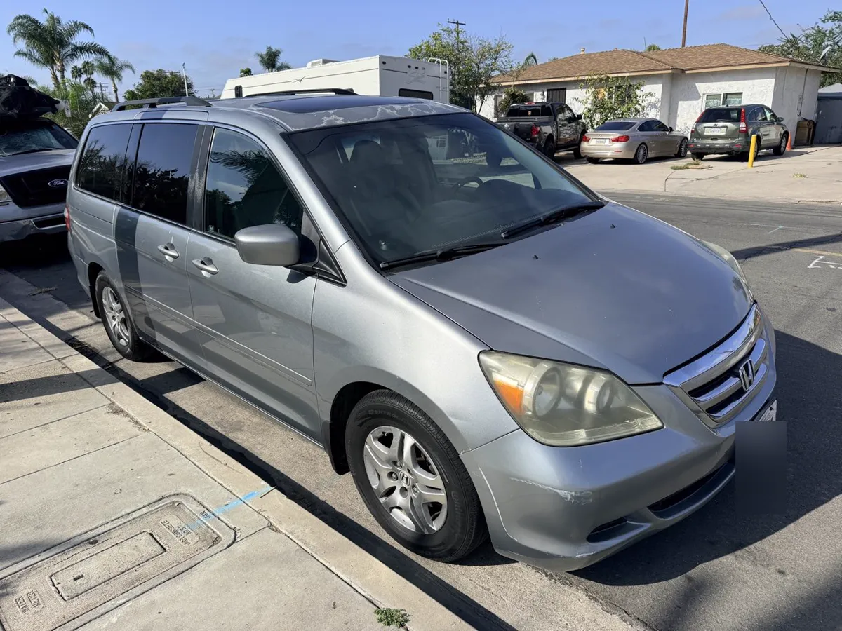 Silver Honda Odyssey, front three-quarter view